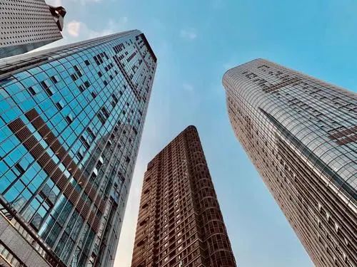 年內(nèi)房地產(chǎn)市場(chǎng)先熱后冷，短期調(diào)控政策改善預(yù)期仍強(qiáng)